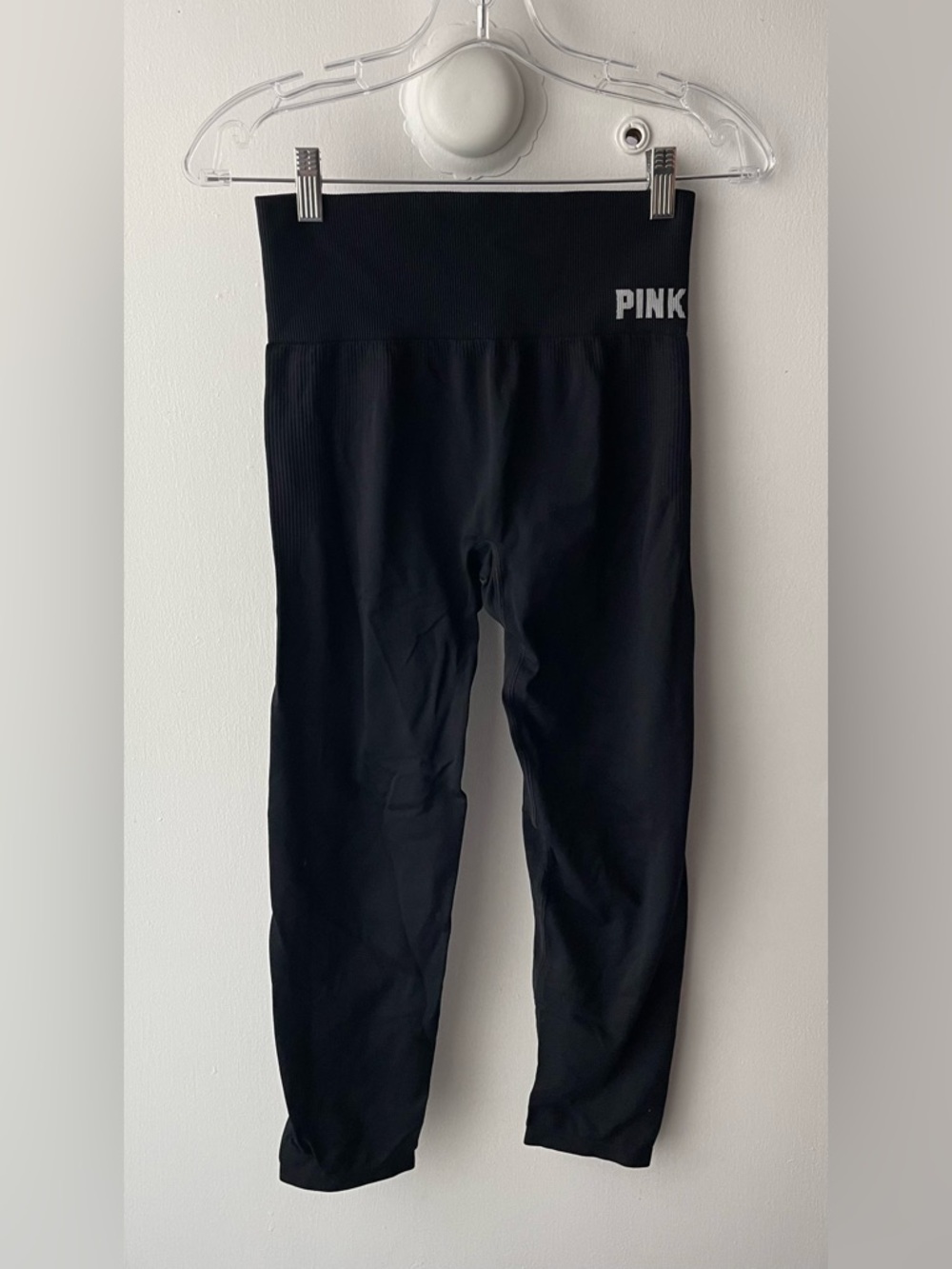 PINK (VICTORIA’S SECRET) “COOL & COMFY” SEAMLESS LEGGINGS - SIZE M!